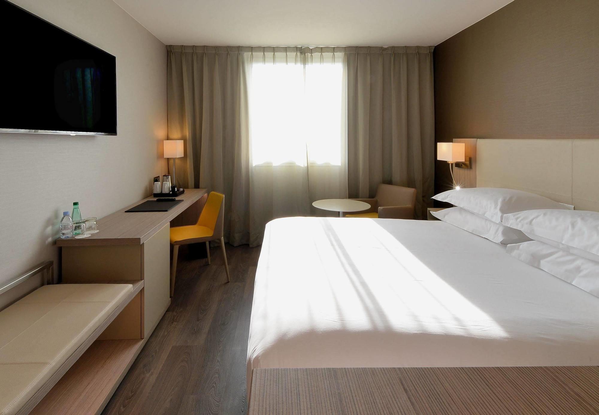 Ac Hotel By Marriott Marseille Prado Velodrome מראה חיצוני תמונה